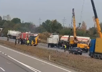 Bakı–Qazax yolunda yük maşını aşıb, yanğın olub