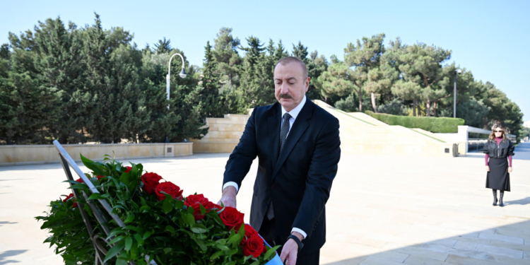 İlham Əliyev və Mehriban Əliyeva Şəhidlər xiyabanında - FOTOLAR