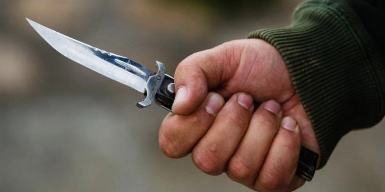 Gəncədə ər arvadını bıçaqlayıb