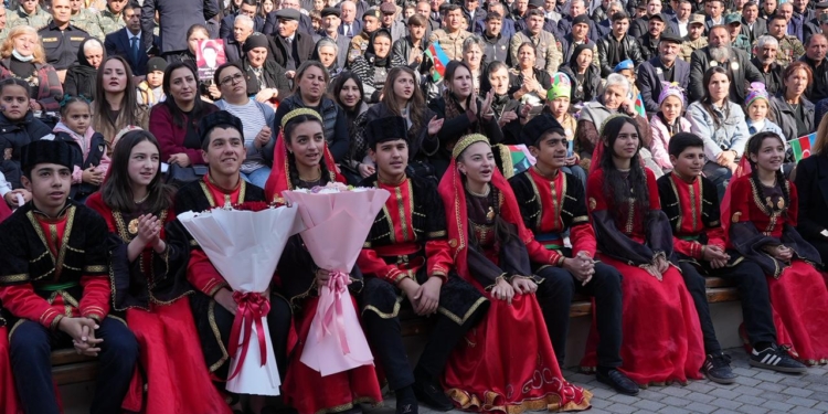 Gədəbəydə “8 Noyabr – Zəfər Günü” münasibətilə bayram konserti təşkil edilib