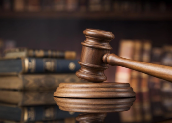 Rüşvət almaqda təqsirləndirilən hərbi komissar və işçilərinə hökm oxunub