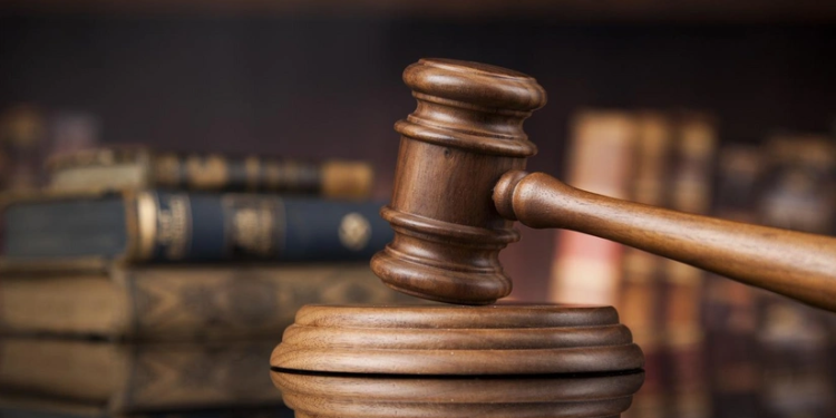 Rüşvət almaqda təqsirləndirilən hərbi komissar və işçilərinə hökm oxunub