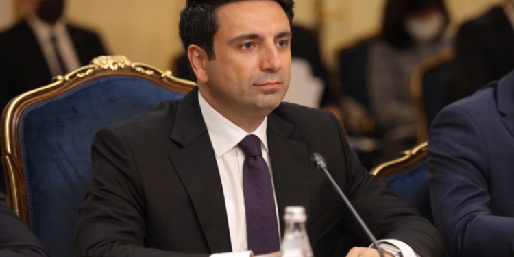 Simonyan: Kiminsə intim həyatının müzakirəsi yolverilməzdir