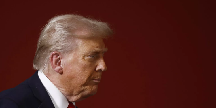 Tramp bu şəxsləri əfv edir