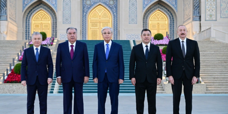 Prezident Daşkənddə İslam Sivilizasiyası Mərkəzi ilə tanış olub