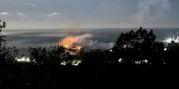 KİV: Ukrayna Rusiyanın neft terminalına zərbə endirib