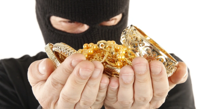 Bakıda evdən 5 min manatlıq oğurluq edən qadın saxlanılıb