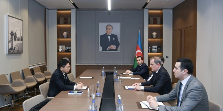 Ceyhun Bayramov İssara Sereevatthanavutu qəbul edib