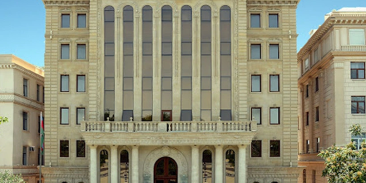 Elxan İbrahimov kollektivə təqdim olunub