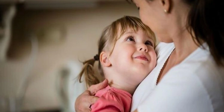 Cari ildə övladlığa uşaq götürən subay şəxslərin sayı açıqlanıb