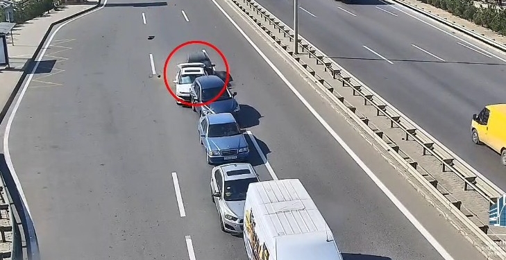 Ani diqqətsizliyin səbəb olduğu ağır qəzalar - VİDEO
