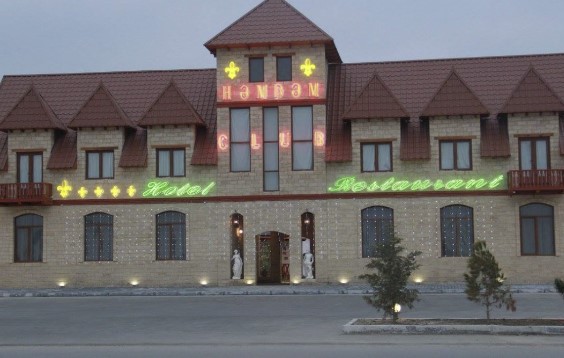 Azərbaycanda vəkil hoteldə öldü