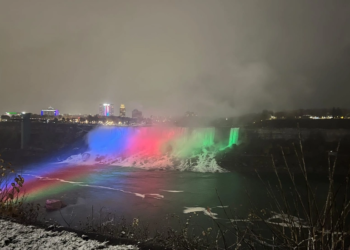 Niaqara şəlaləsi Azərbaycan bayrağının rəngləri ilə işıqlandırılıb