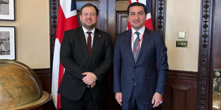 Hikmət Hacıyev Böyük Britaniyanın dövlət naziri ilə görüşüb
