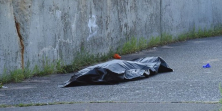 Bakıda parkda 14 yaşlı oğlan yıxılaraq ölüb