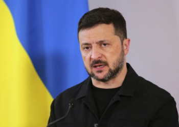 Ukrayna Prezidenti Fransaya gedib