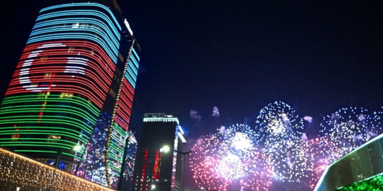 Daşkənddə dövlət başçılarının şərəfinə atəşfəşanlıq olub