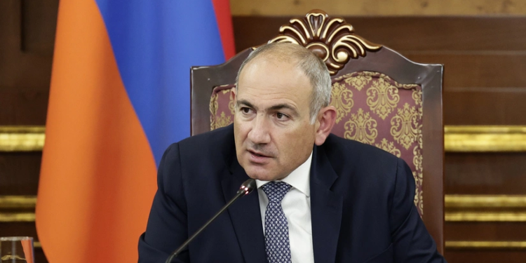 Paşinyan Ermənistan ordusunun rəhbər heyəti ilə müşavirə keçirib