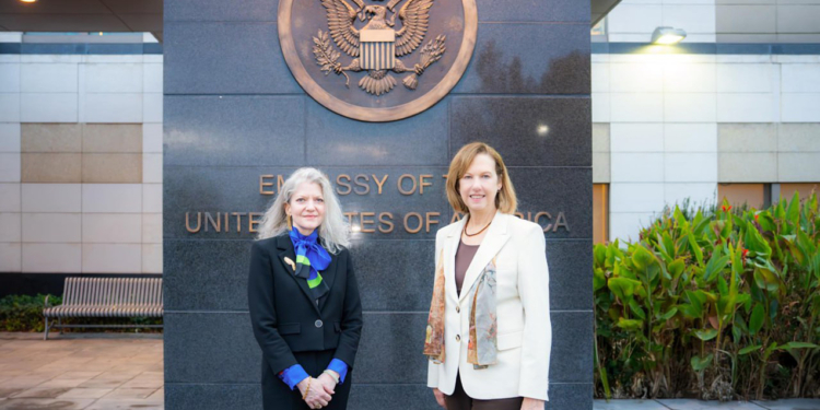 “Tramp marşrutu”nu müzakirə etmək üçün Ermənistana getdi