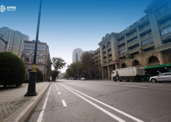 Bakının İnşaatçılar prospektində mikromobillik zolağı təşkil edilir