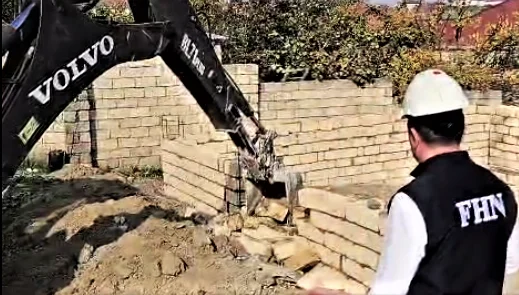 FHN tərəfindən qanunsuz tikililər sökülüb - VİDEO