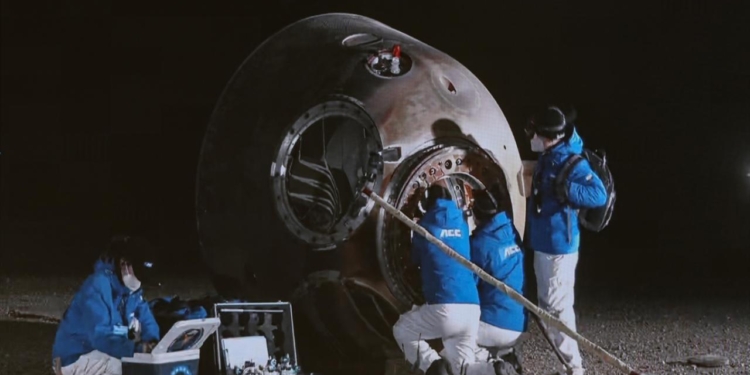 Çinin Kosmik Stansiyasından olan taikonavt heyəti Yerə qayıdıb