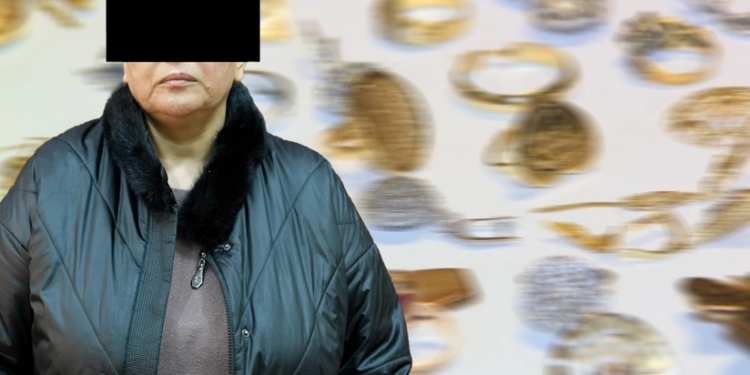 Dayə kimi çalışdığı evdən 60 min manatlıq qızıl oğurladı