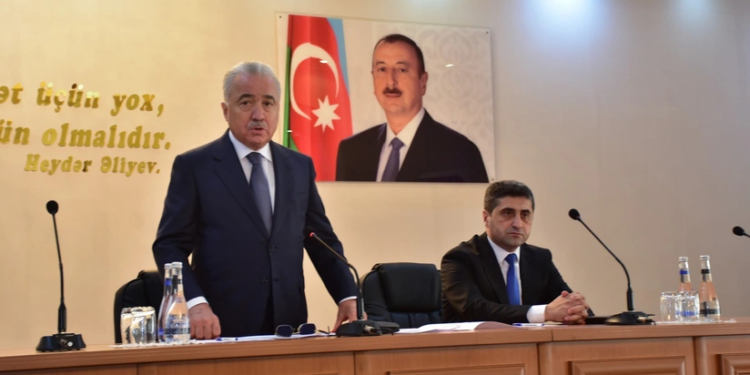 Qaxın yeni icra başçısı kollektivə təqdim olundu