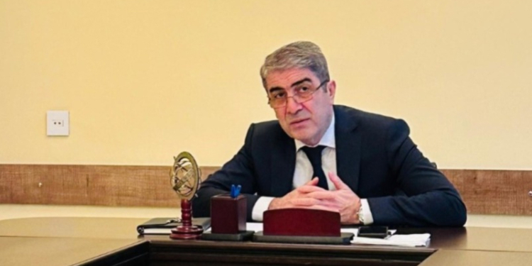 Yeni icra başçısı 23 illik müavini vəzifədən azad etdi