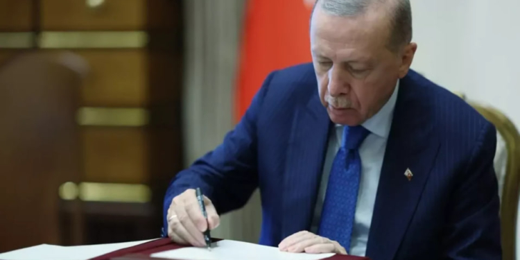 Ərdoğan onu vəzifəsindən azad etdi