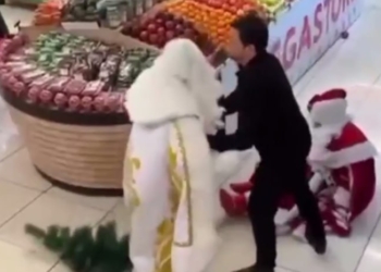 Bakıda supermarketdə Şaxta babalar arasında dava – ANBAAN VİDEO