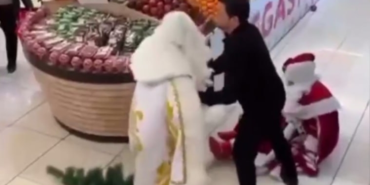 Bakıda supermarketdə Şaxta babalar arasında dava – ANBAAN VİDEO