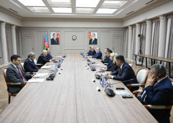 Əli Əsədov TDT-nin iclas iştirakçıları ilə görüşüb