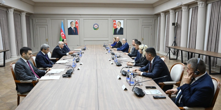 Əli Əsədov TDT-nin iclas iştirakçıları ilə görüşüb