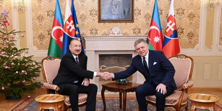 İlham Əliyevin Slovakiyanın Baş naziri ilə təkbətək görüşü olub