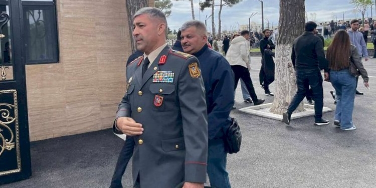 Mais Bərxudarovun yeni görüntüsü – Görün kimlərlə görüşdü – FOTO