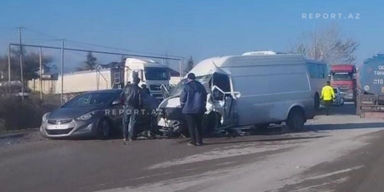 Sərnişin avtobusu ilə yük maşını toqquşub - 1 ölü