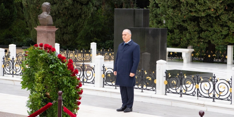 DTX-nin əməkdaşları Fəxri xiyabanda Heydər Əliyevin xatirəsini anıblar