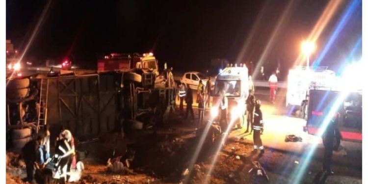 İranda avtobus aşıb - 13 ölü, 11 yaralı