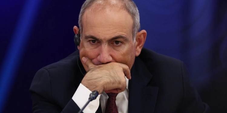 Paşinyan Erməni Apostol Kilsəsinin bərpası üçün yol xəritəsi təklif edib