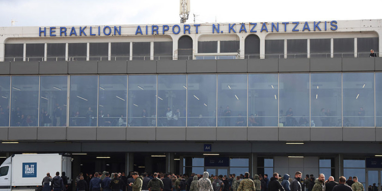 Yunanıstanda fermerlər hava limanında etiraz aksiyası keçirib