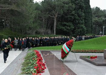 İqtisadiyyat Nazirliyinin kollektivi Heydər Əliyevin xatirəsini yad edib