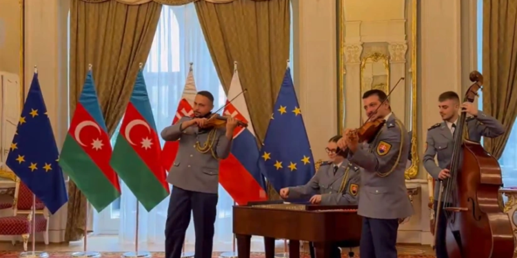 İPrezidentlə Fitsonun görüşü zamanı "Qurban olum Azərbaycan" mahnısı ifa edilib