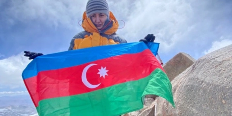 Azərbaycan alpinisti Antarktidanın ən yüksək zirvəsini fəth edib