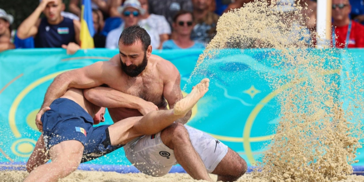 UWW Azərbaycanda çimərlik güləşinin inkişafını yüksək qiymətləndirib
