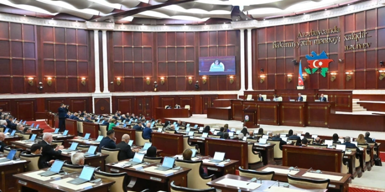 Parlamentin plenar iclası başlayıb