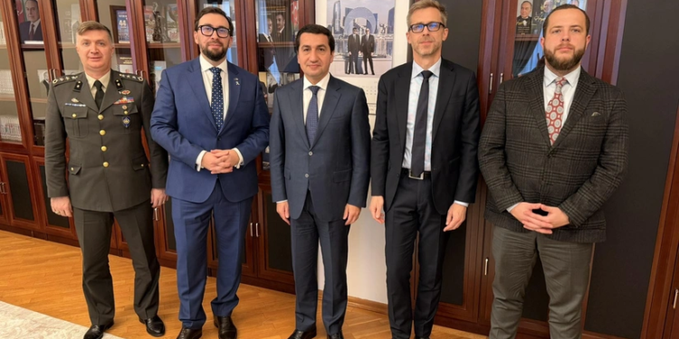 Hikmət Hacıyev NATO nümayəndəsi ilə görüşüb