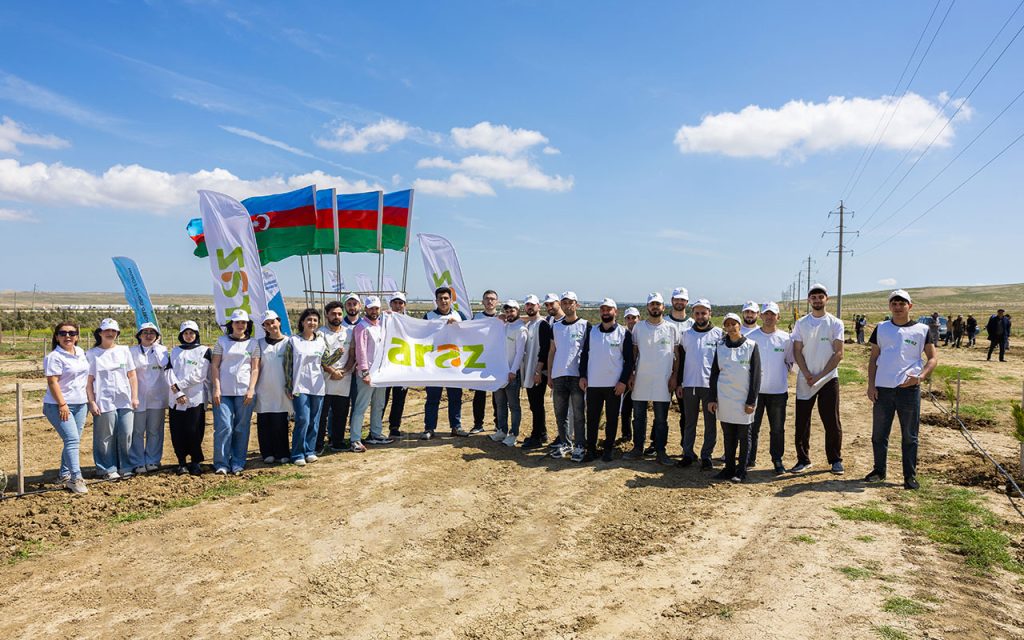“Araz” supermarketlər şəbəkəsi ağacəkmə aksiyası keçirib – Fotolar