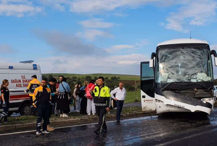 DƏHŞƏTLİ avtobus qəzası - Yaralılar var
