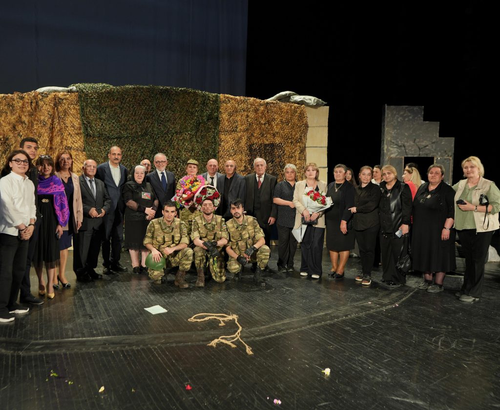 Gəncə Dövlət Milli Dram Teatrında “Gülüstan” adlı yeni səhnə əsərinin premyerası böyük uğurla gerçəkləşib